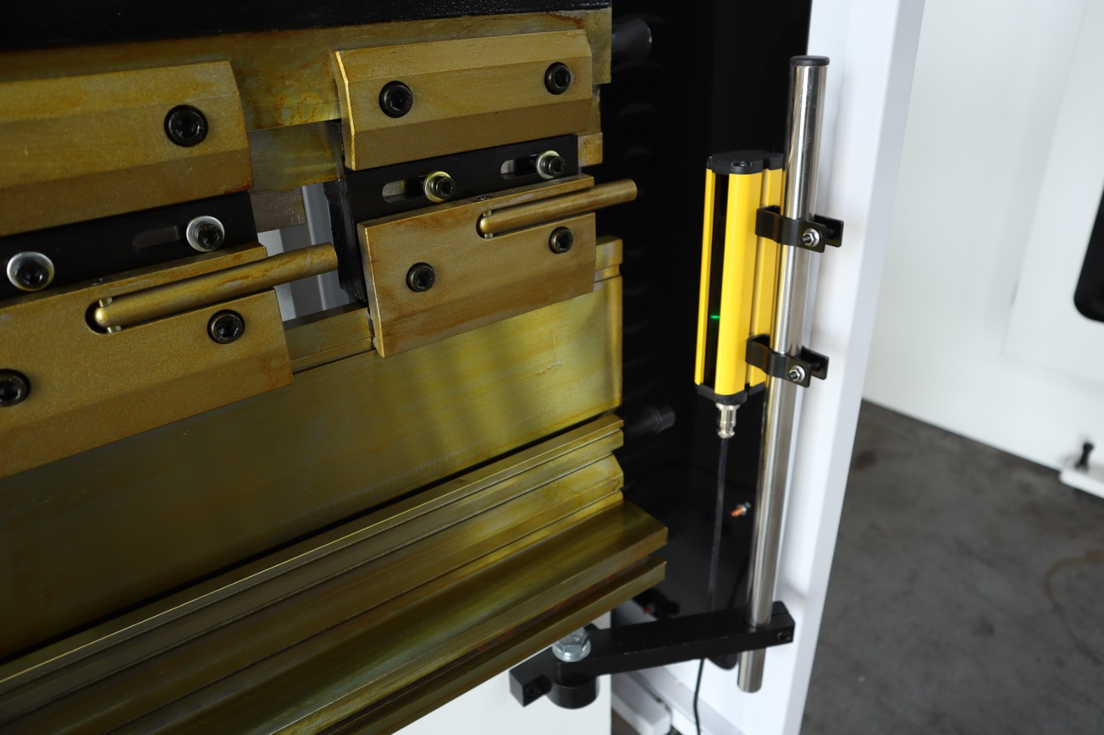 HPB40T-1600 Press Brake with Delem ET19 CNC System