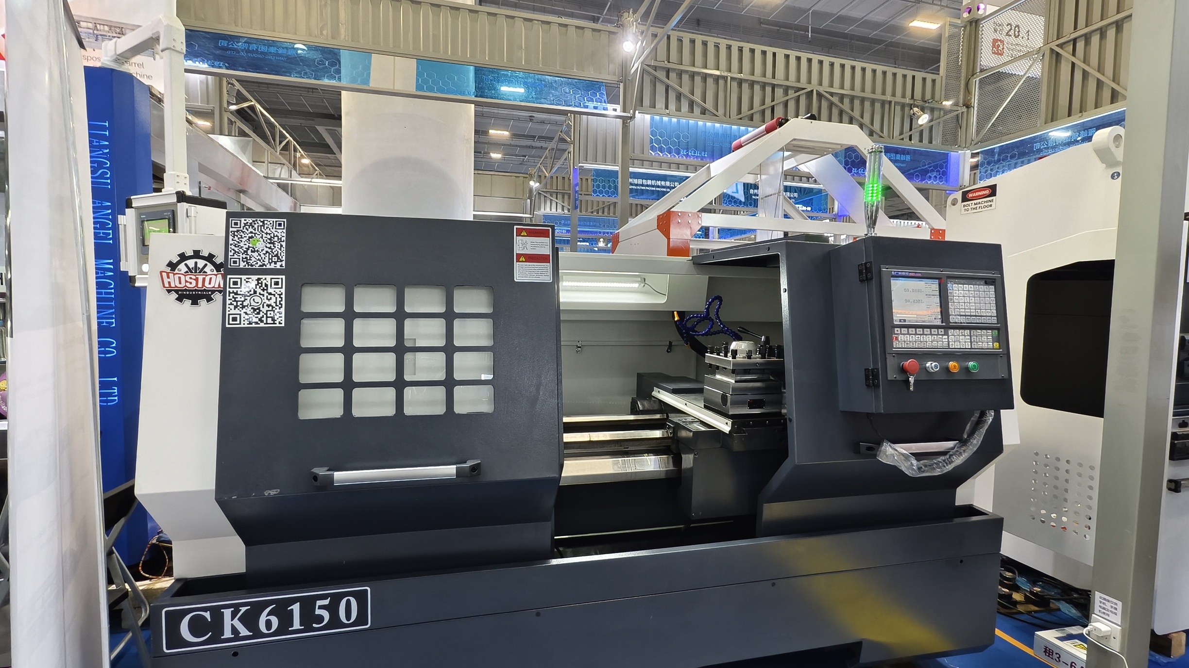 Hoston Draws Buyer Interest at the 140th Canton Fair with Three Metalworking Machines