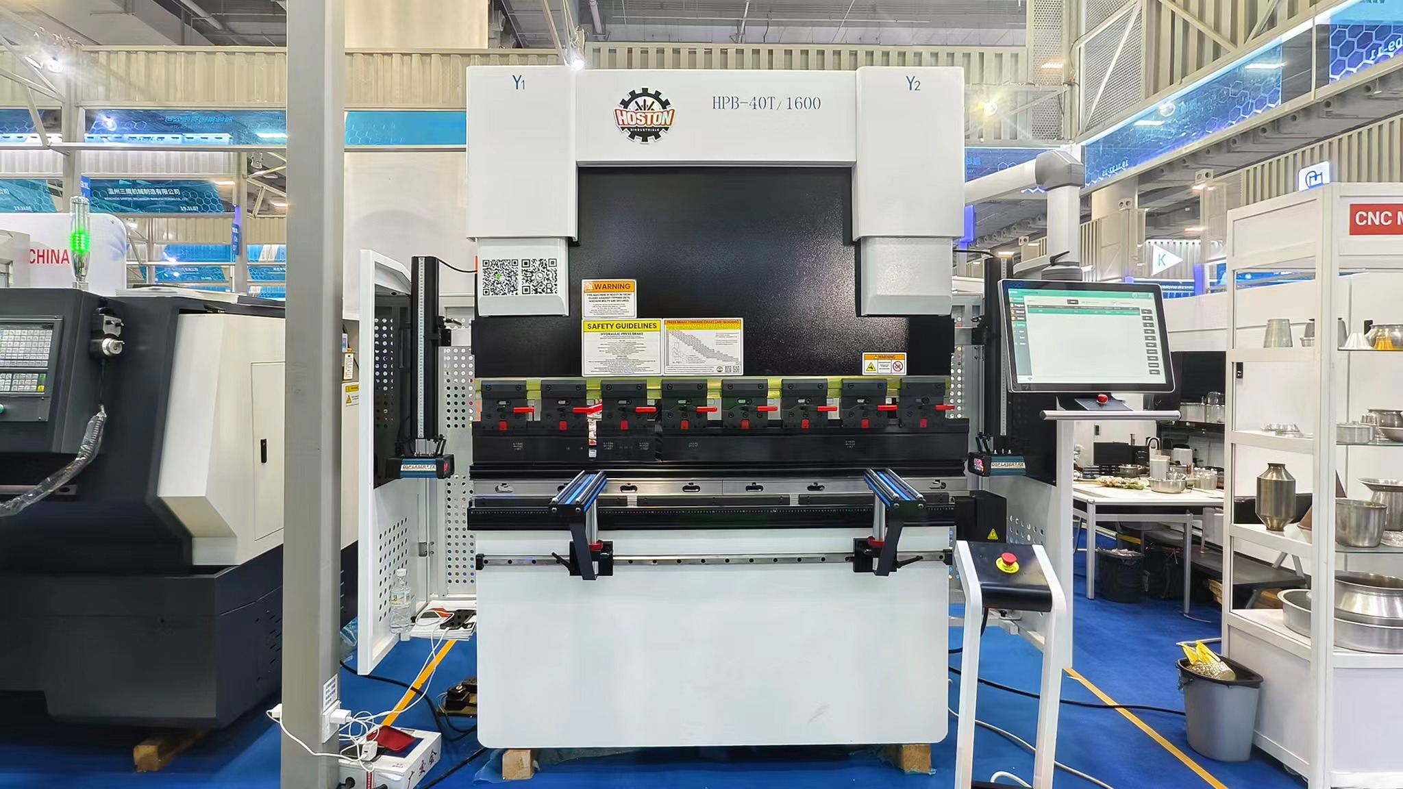 Hoston Draws Buyer Interest at the 140th Canton Fair with Three Metalworking Machines