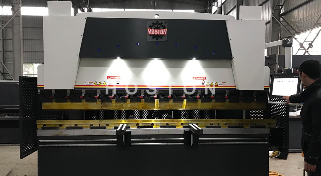 HPB-250T/3200 with DA58T CNC controller